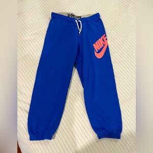 Women’s Nike joggers/ sweat pants size small